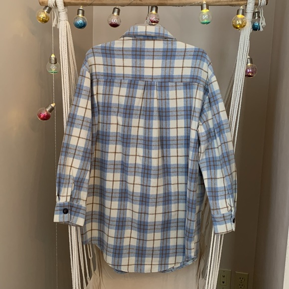 Amazon- women’s Large Blue / tan flannel shacket - Picture 2 of 3